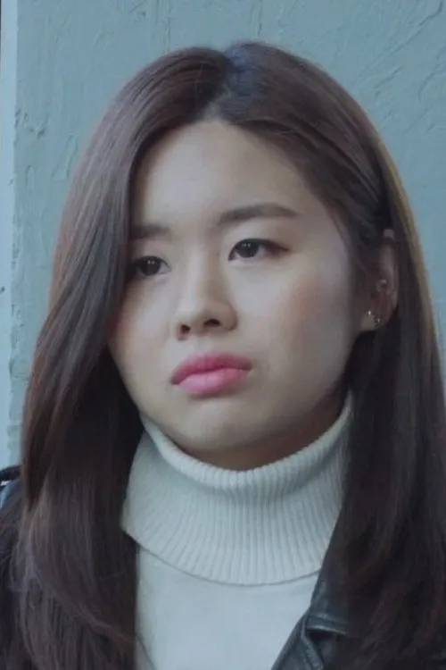 Jin Yi interpretando a