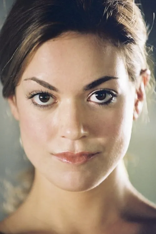 J.J. Nolan interpretando a Cat Flax