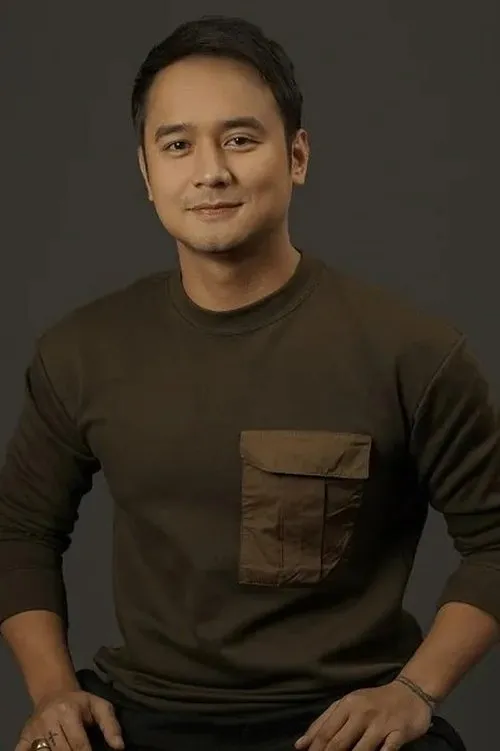 JM de Guzman interpretando a Rex