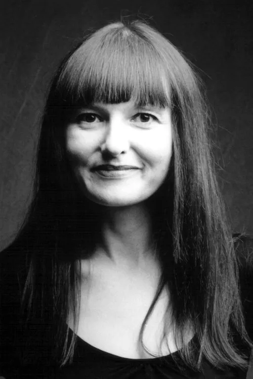 Jo Enright interpretando a Herself