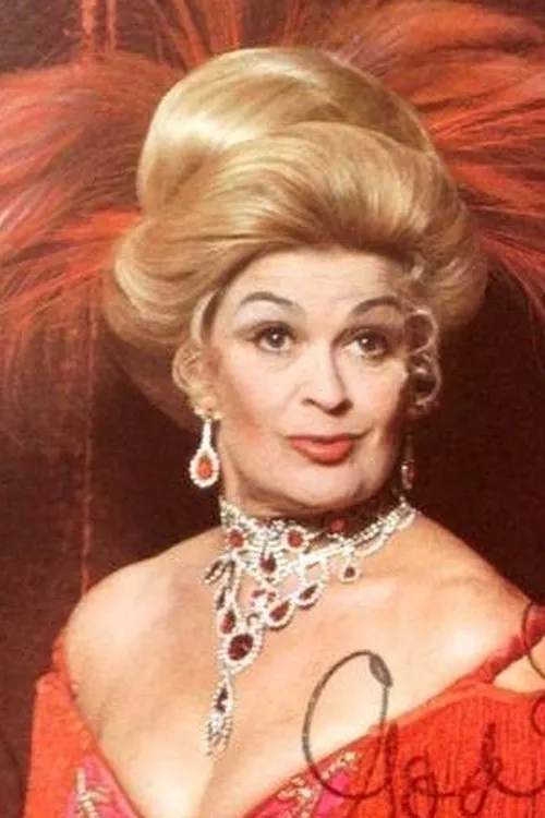 Joan Brickhill interpretando a Harriet Carver