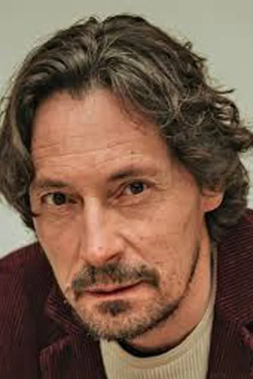 Joan Frank Charansonnet interpretando a Isaac (junior rabbi)