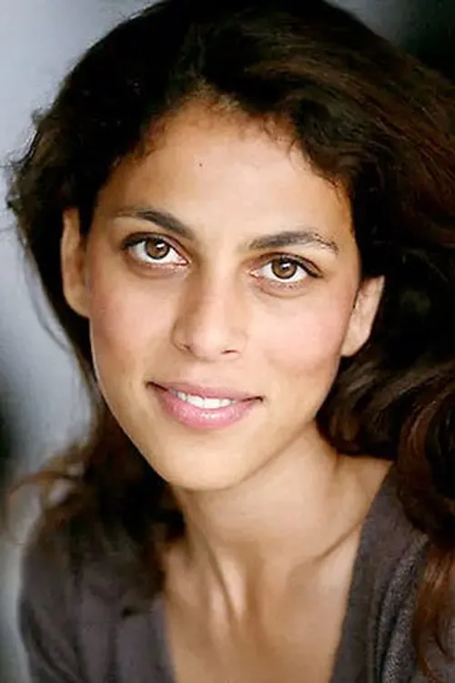 Joan Titus interpretando a Béa