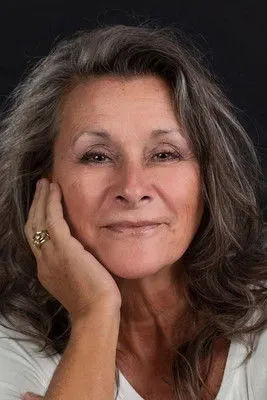 William R. Davies ha trabajado con Joanna Piros en 1 ocasiones