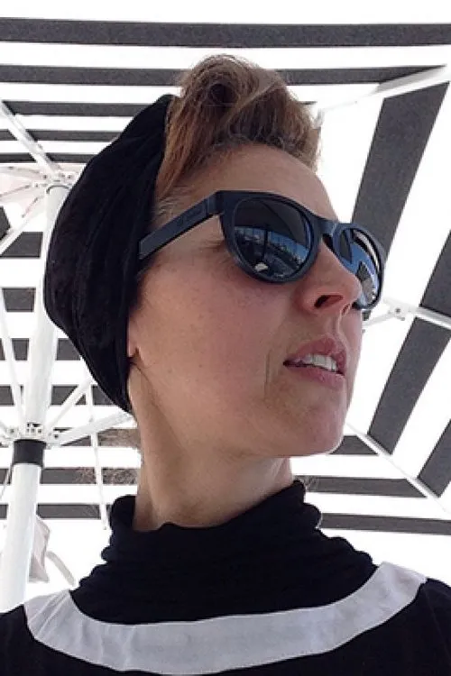 JoAnne Bouzianis-Sellick — personaje: Self - Presenter