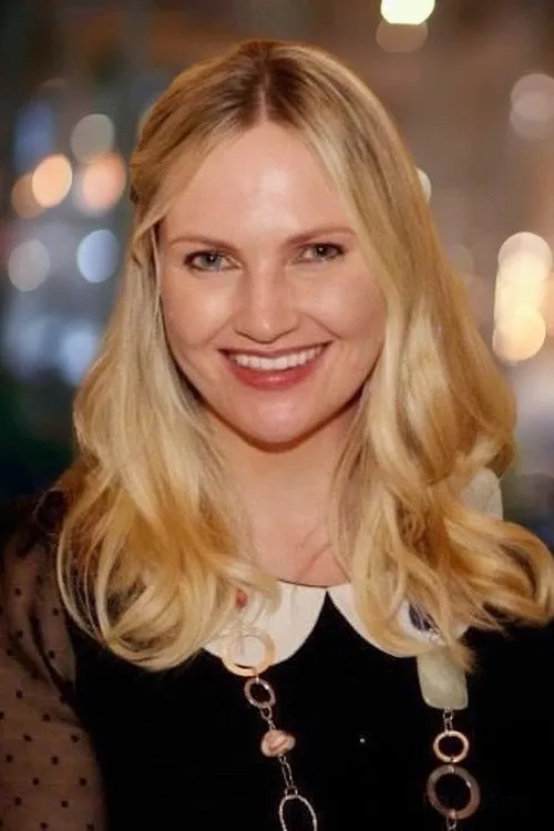 Joanne McCall interpretando a Nurse Caoimhe