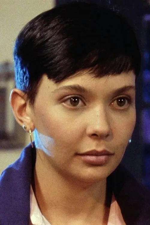 Joanne Warde interpretando a Bobby