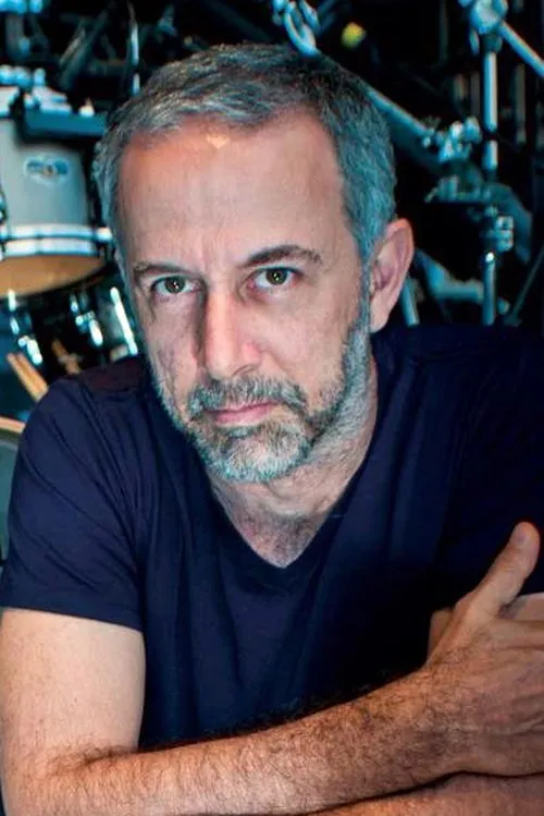 João Barone interpretando a Self