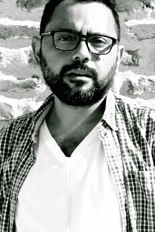 João Fábio Cabral interpretando a Derval