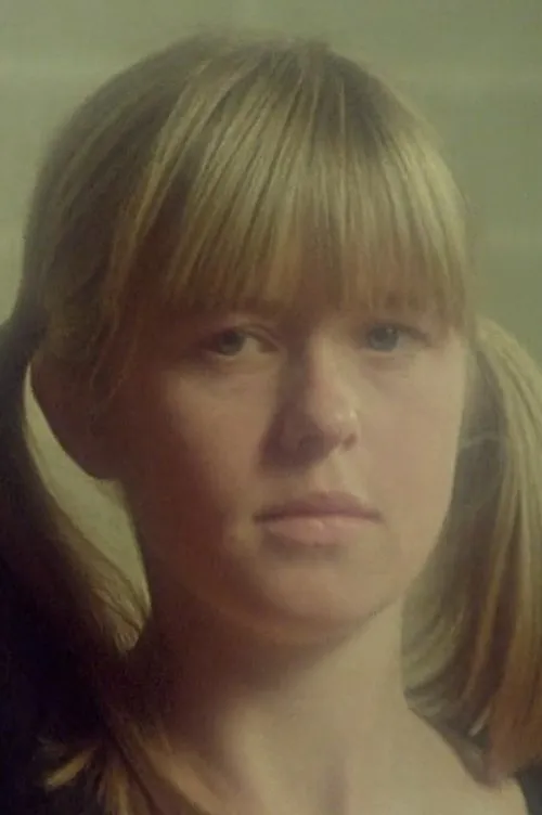 Jody Hanson interpretando a Jenny