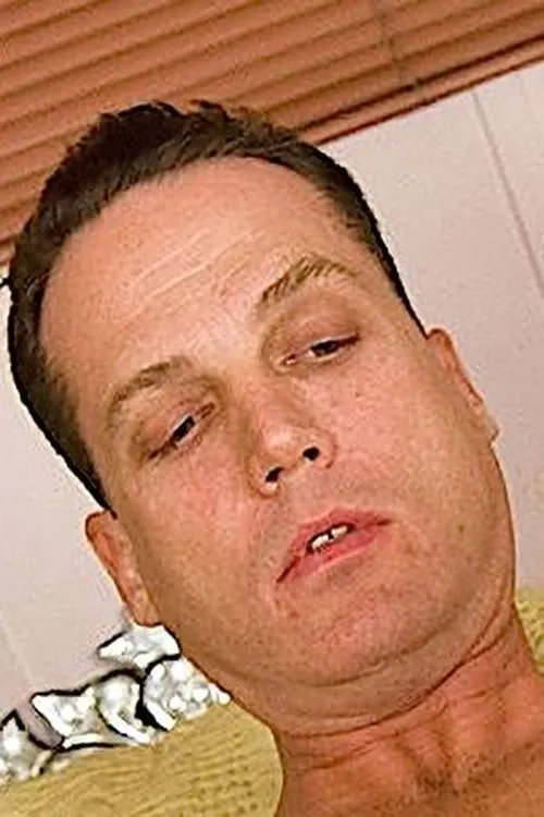 Joe Blow interpretando a 