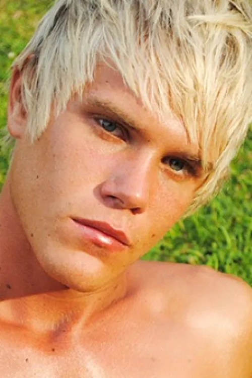 Joe Bondi interpretando a (archive footage)