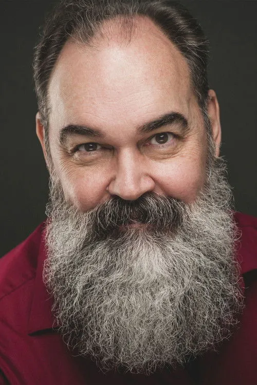 Joe Dignoti interpretando a Mordecai