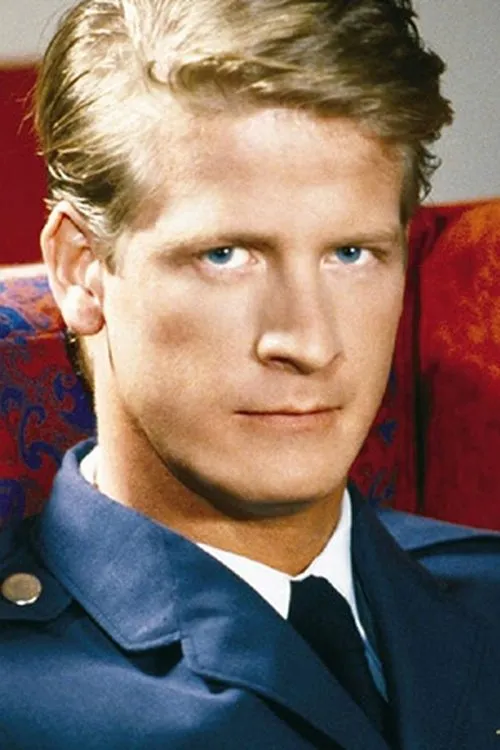 Joe Gere interpretando a 