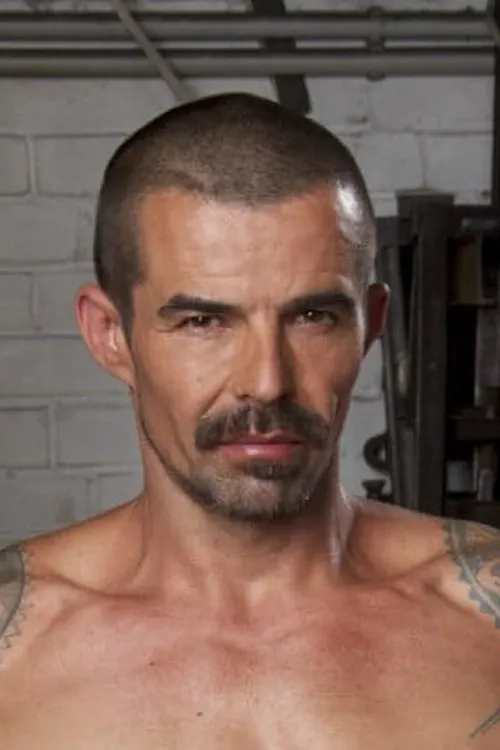 Joe Gunn interpretando a 