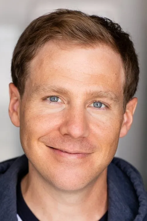 Joe Hartzler interpretando a Marc