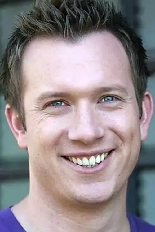 Joe Mason interpretando a Sandy Mann