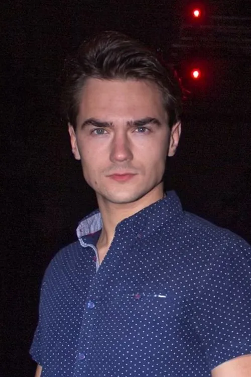 Joe Monroe interpretando a Jay