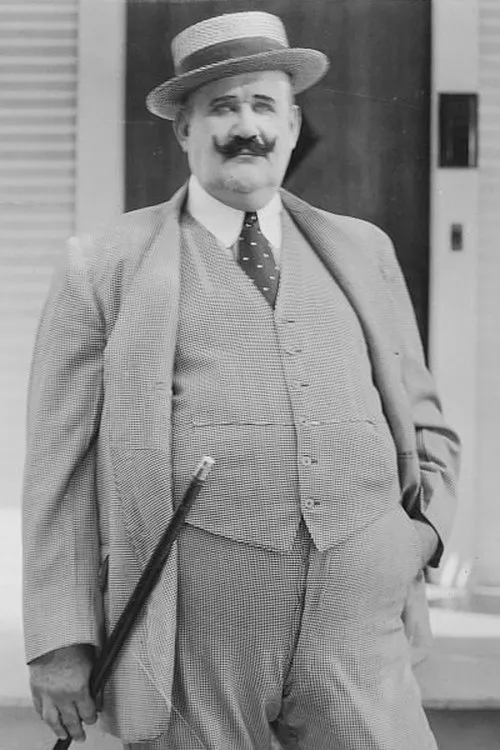 Joe Roberts interpretando a (segment