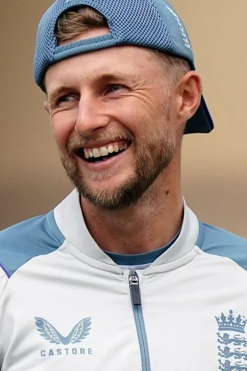 Joe Root interpretando a Self