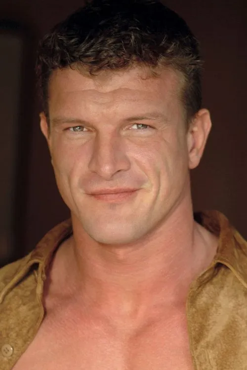 Joe Sport interpretando a Soldier