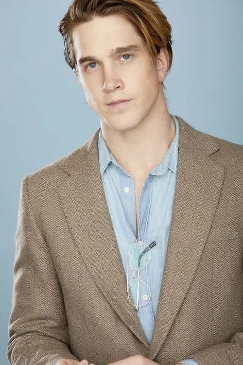 Joel Allen interpretando a Dustin