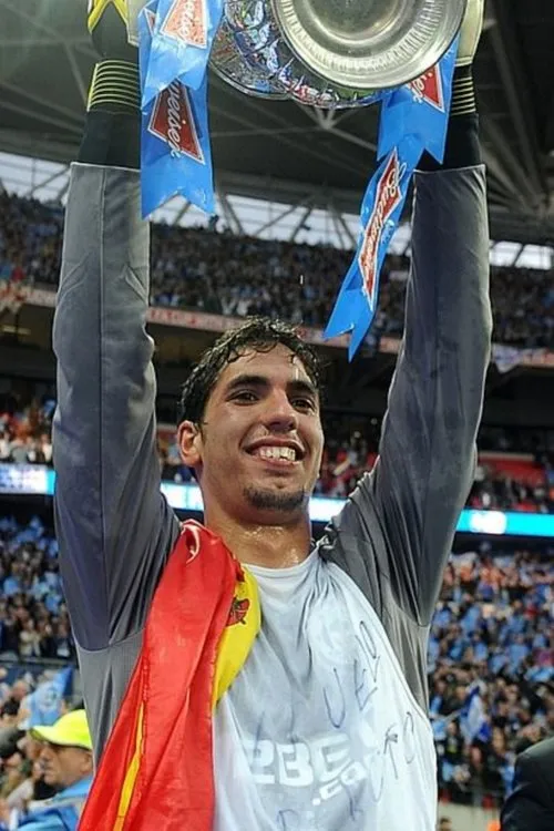 Joel Robles interpretando a Portero