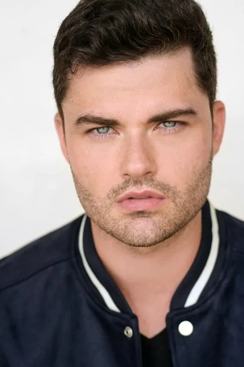 Joel Semande interpretando a Joey Lockhart