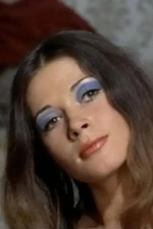 Joëlle Cœur interpretando a Tina