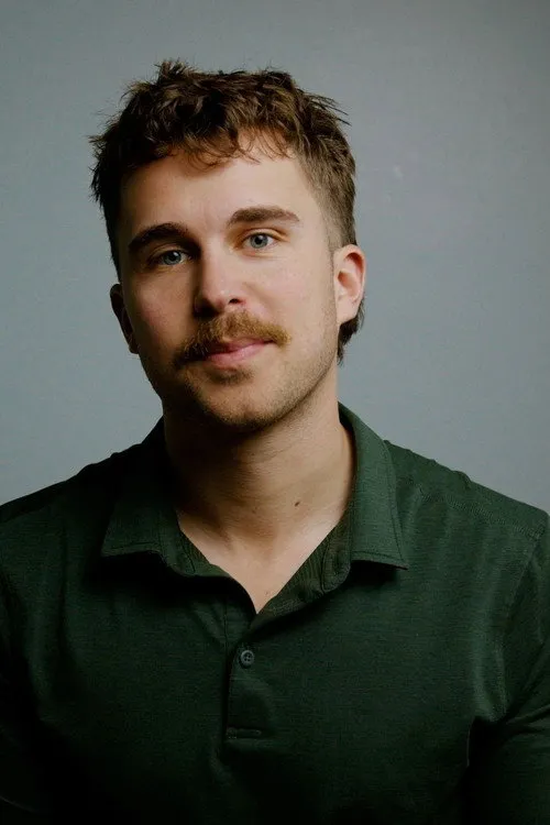 Connor Alexander ha trabajado con Joey Bader en 1 ocasiones