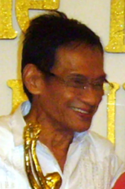 Joey Luna interpretando a Dading