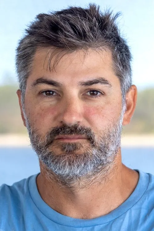 Johan Gustafson interpretando a Self