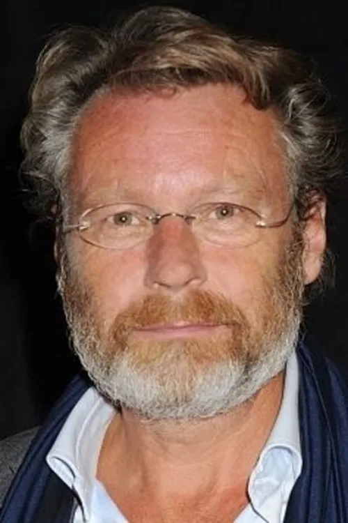 Johan H:son Kjellgren interpretando a Fredrik