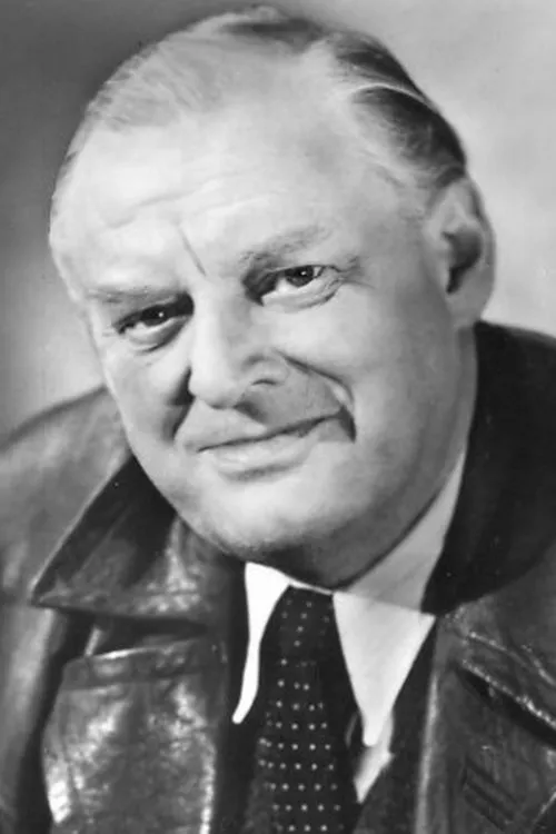 Johannes Arpe interpretando a Personenschützer