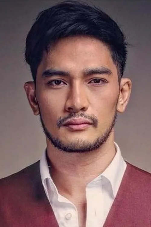 John Adajar interpretando a Self