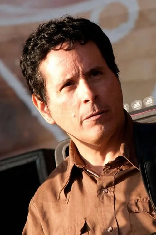 Paul Brandon Gilbert ha trabajado con John Alderete en 3 ocasiones