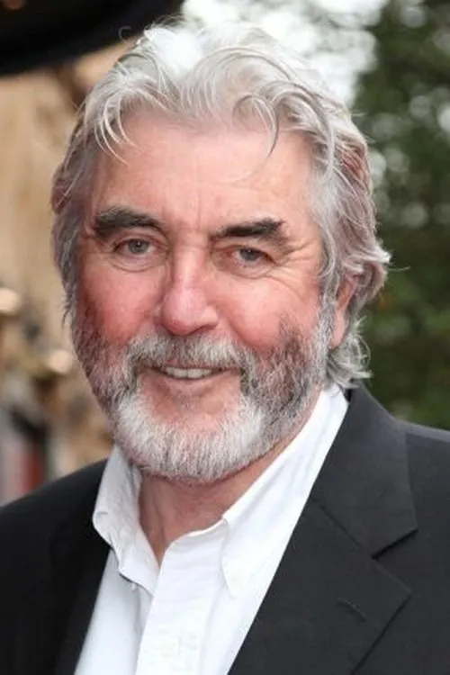 John Alderton interpretando a John Clarke