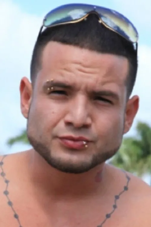 John Anthony interpretando a 