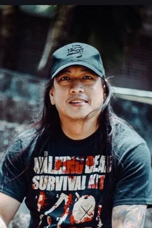 John Arceo interpretando a Bombi