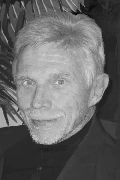 John Archer Lundgren interpretando a Zeefros