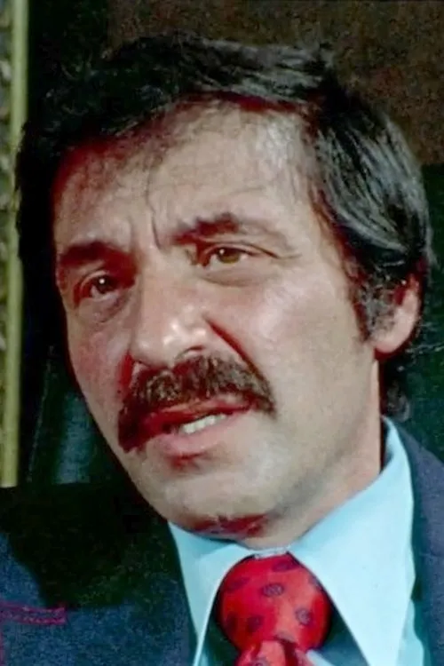 John Barnum interpretando a Reynaldo aka Numero Uno