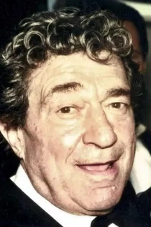 John Berry interpretando a Harry Steiner