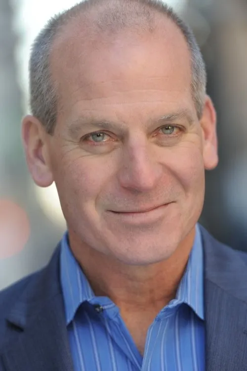 John Bolger interpretando a Dr. Donald Flynn