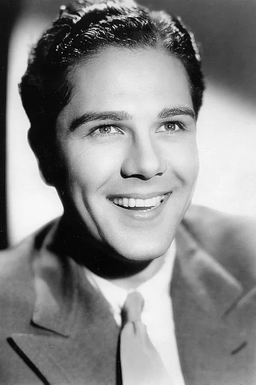 John Breeden interpretando a David Butterworth