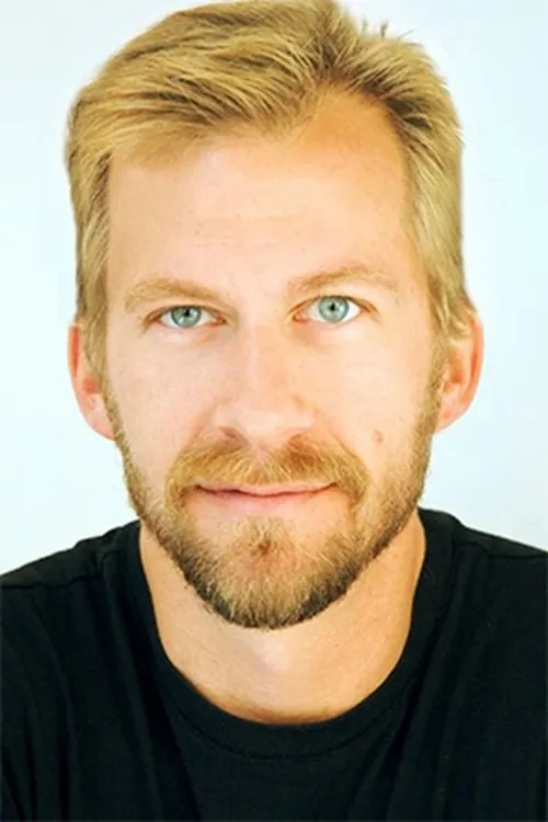 Chloe Dzubilo ha trabajado con John Cantwell en 1 ocasiones