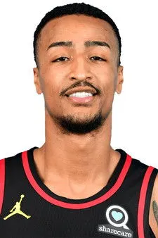 John Collins interpretando a