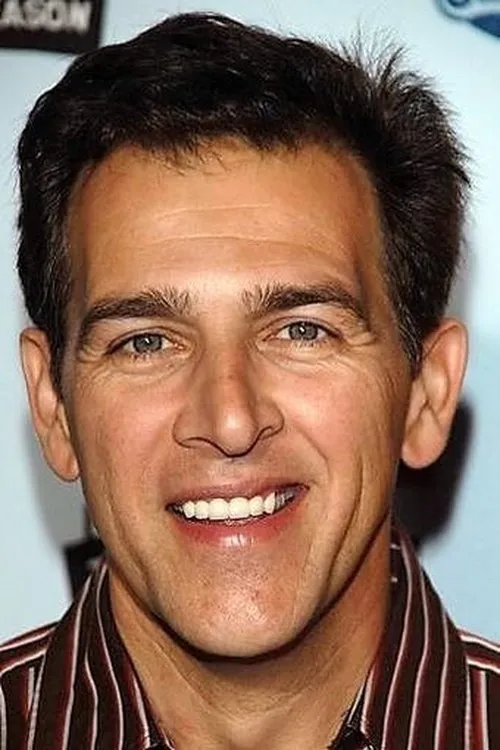 John D'Aquino interpretando a Joel