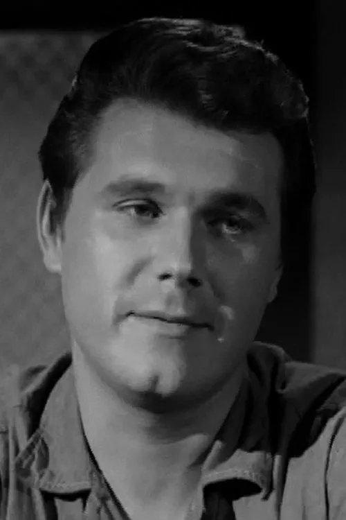 John Durren interpretando a Johnson