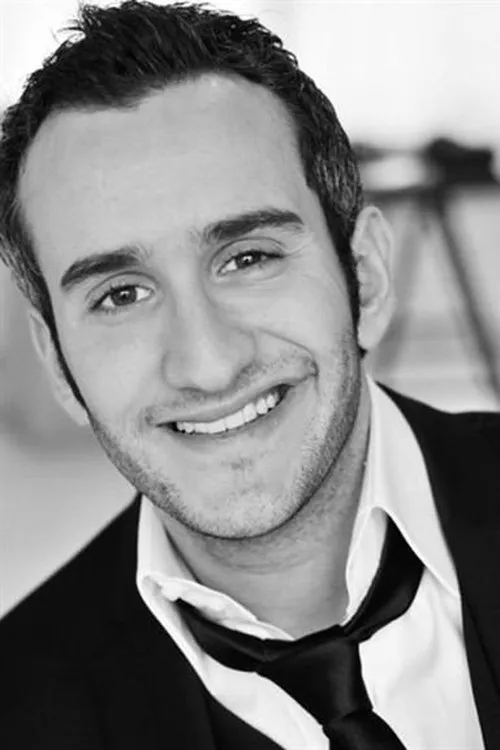 John Eledjam interpretando a Stéphane