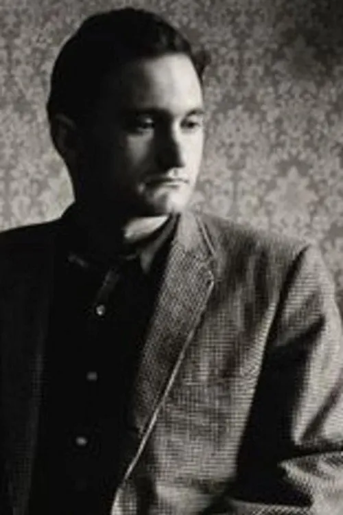 John Erdman interpretando a Landlord